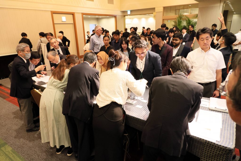Receptionist at the Banquet 